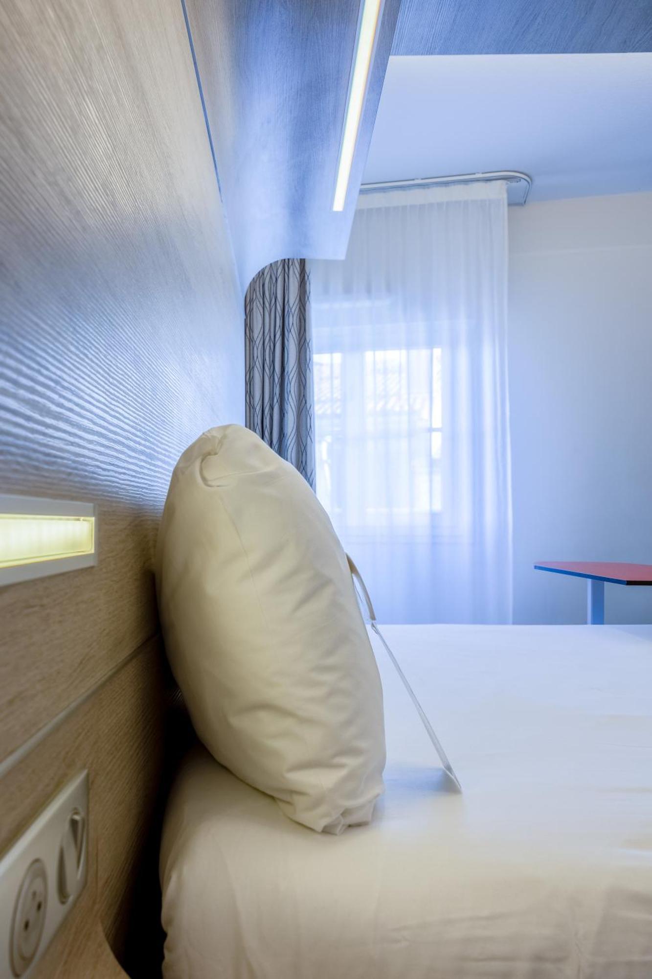 Hotel Ibis Styles La Rochelle Centre Zewnętrze zdjęcie